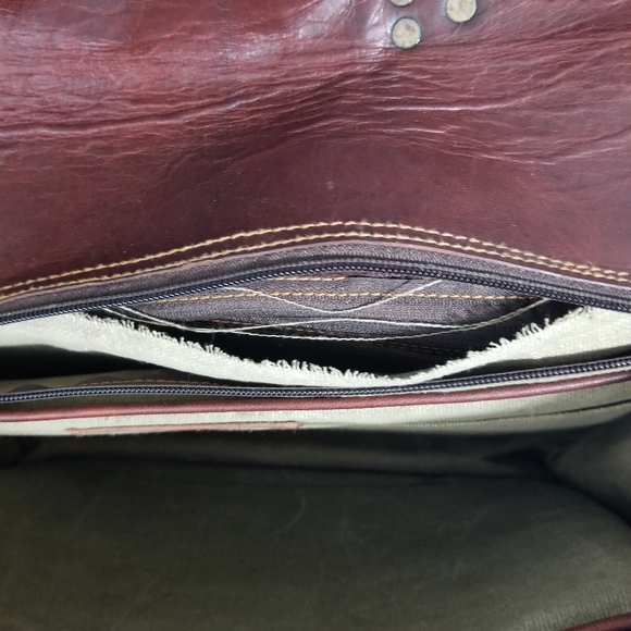 100% Genuine Leather Messenger style briefcase - Picture 13 of 17